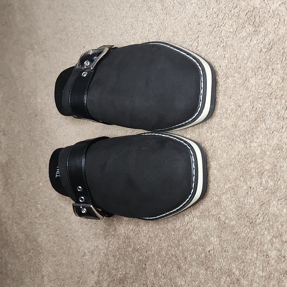 NWT Time and Tru Size 11 Slip on Mules